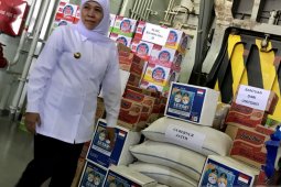 Gubernur Jatim dan TNI AL kirim bantuan logistik ke Papua (Video)