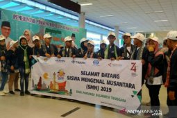 Antara TV - 23 pelajar SMN asal Sulawesi Tenggara tiba di Bangka Belitung