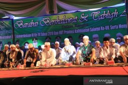 Ribuan masyarakat HST bershalawat