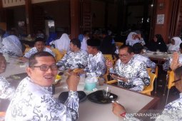 Usai upacara Hardikda, seratusan guru "serbu" AW Kupi Abdya