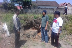Batu mirip arca ditemukan di Blitar