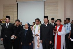 Kakanwilkumham Jatim ambil sumpah WNA pindah kewarganegaraan
