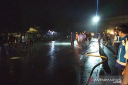 Material sisa kecelakaan maut Tol Cipularang dibersihkan