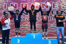 Cicing juarai angkat besi nomor 55kg