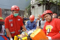 PMI bantu evakuasi penerjun tersangkut menara BTS di Bogor