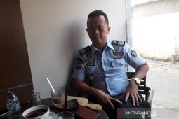 Kesal karena kerabatnya ditipu, petugas rutan ikat napi di pohon