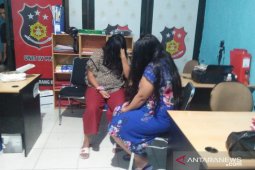 Polisi ungkap pesta seks "threesome", dua wanita diamankan