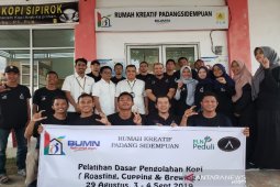 Mahasiswa Polbangtan PKL di Tapsel latihan Roasting Kopi di rumah kreatif BUMN