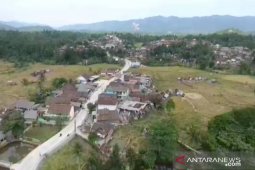Bangun Infrastruktur "Negeri di Atas Awan"