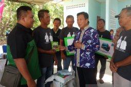 Pemkab salurkan lima induk sapi kepada kelompok tani di Sungaiselan