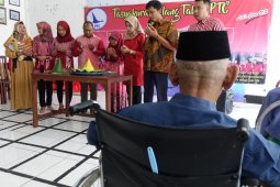 Pranata Training Center berikan santunan Panti Griya Werdha