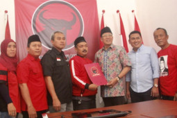 Ambil formulir, kepala ESDM Jatim daftar bakal cabup Tuban