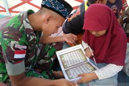 Prajurit Pamtas RI-Malaysia menjadi Guru Ngaji