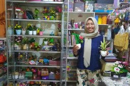 Dewi kembangkan kerajinan tangan beromset Rp5 juta/ bulan