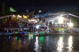 Warga Banjarmasin padati Siring Sungai Martapura saksikan puncak Haornas 2019