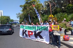Aliansi Arek Suroboyo demo tolak revisi UU KPK