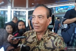 Meski dalam kondisi sakit. habibie tetap melaksanakan shalat Dzuhur