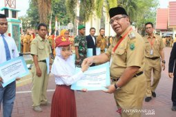 Atlet terima bonus untuk menunjang berlatih