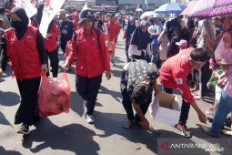 PMI Cianjur mengajak masyarakat kurangi penggunaan plastik