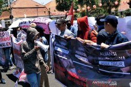 Aksi bagi-bagi brosur, AMJ dukung revisi UU KPK