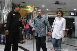 Maling gondol 4 spion mobil di garasi Quraish Shihab