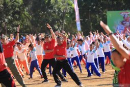 Rutusan pelajar ikuti senam massal
