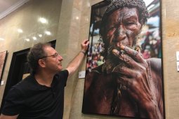 Fotografer Rusia abadikan tradisi Indonesia melalui bidikan kamera