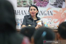 Bupati Karolin siap bantu pemasaran produk makanan UMKM