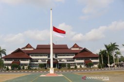 BJ Habibie Wafat - Masyarakat diimbau kibarkan bendera setengah tiang selama tiga hari