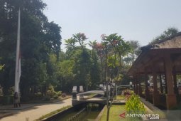 Bupati Purwakarta instruksikan kibarkan bendera setengah tiang