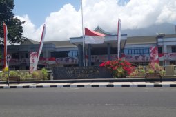 Habibie Wafat - DPD - RI : B.J Habibie tokoh pembaruan