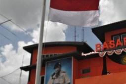 Pasang bendera ketika bangun rumah jangan dipidana