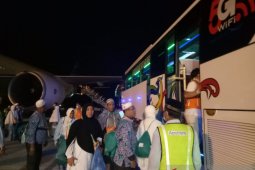 Satu meninggal, 388 jamaah kloter 10 lain tiba di Aceh