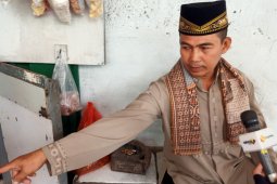 Kronologi anak Elvy Sukaesih ngamuk di warung, bawa samurai sepanjang 1 meter