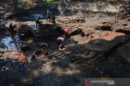 Ekskavasi situs petirtaan Sumberbeji Jombang tahap satu