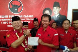 Whisnu Sakti kembalikan formulir pendaftaran Cawali Surabaya di PDIP