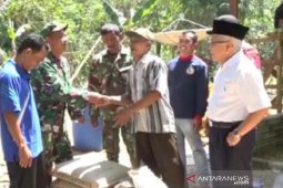 Baznas beserta Koramil Haruai bedah rumah tidak layak huni