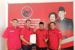 Armudji lengkapi berkas pendaftaran Bakal Cawawali Surabaya di PDIP