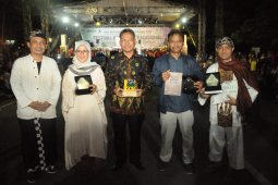 Pertunjukan wayang golek, Bupati Lebak : Melalui Budaya alat persatuan