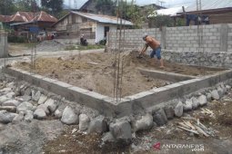 HMI Takengon bangun rumah janda miskin