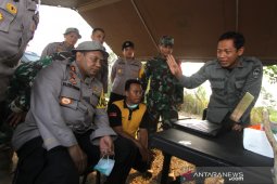Kapolda Bersama Danrem Melakukan Pemadaman Karhutla