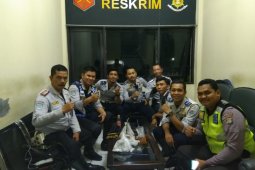 'Nemplok" di kap mesin mobil, polisi mengaku hanya menjalankan tugas