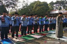 Pegawai Pemkab Garut doa bersama memohon turun hujan