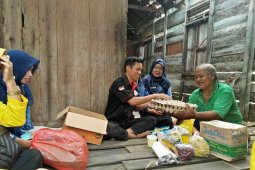 GPS santuni warga Dusun Dungun Condong dengan pemberian sembako