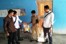 Penerima manfaat BPNT Situbondo keluhkan beras bau apek
