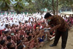 Aktifis gandeng RSUD Kotapinang dan PTPN3 bagikan 13 ribu masker