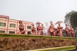 Protes kabut asap, aktivis Jambi kafani patung selamat datang