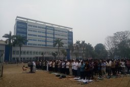 Mahasiswa UIN Raden Fatah Palembang gelar shalat di lapangan bola minta hujan