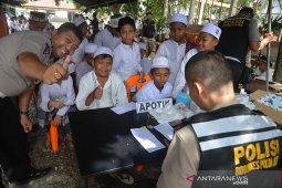 Pengobatan massal santri HUT Lalu Lintas