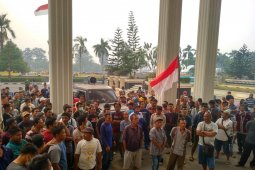 Ratusan supir dump truk tolak larangan pengisian BBM bersubsidi